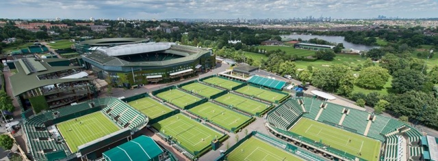 Pogled na teniška igrišča kompleksa All England Club.